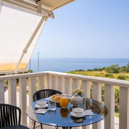 Apollo In With Sea View Apartman