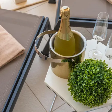 Apollo In With Sea View *