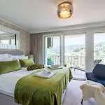 Apollo In With Sea View Apartament *
