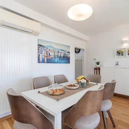 Apartman Apollo In With Sea View