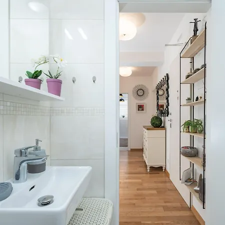 Apollo In With Sea View Apartman *