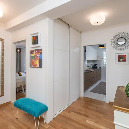 Apollo In With Sea View Apartman