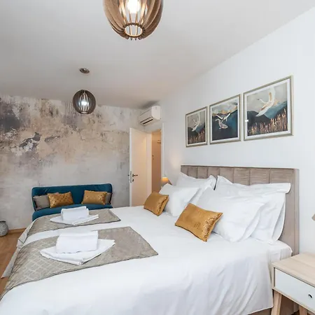 Apollo In With Sea View Apartman *